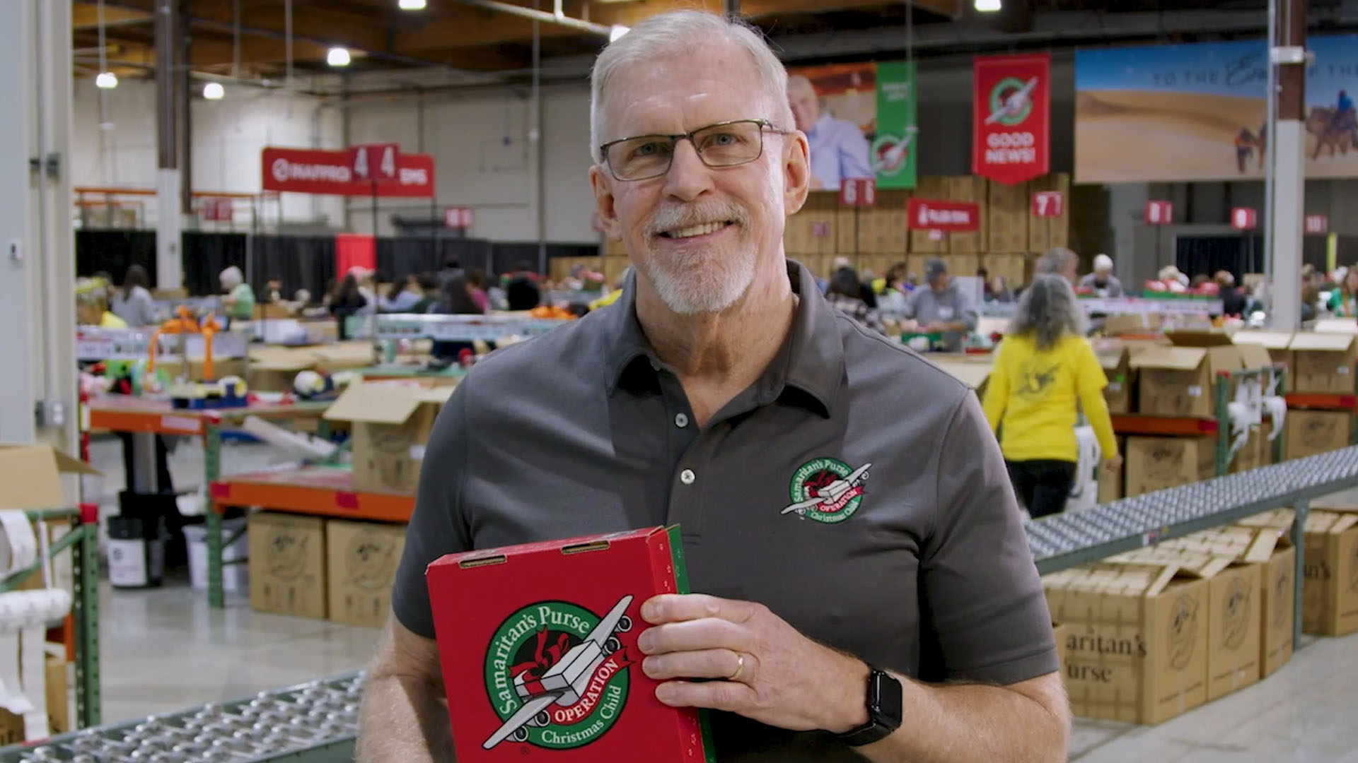 Volunteers Share The Joy Of A Shoebox In California